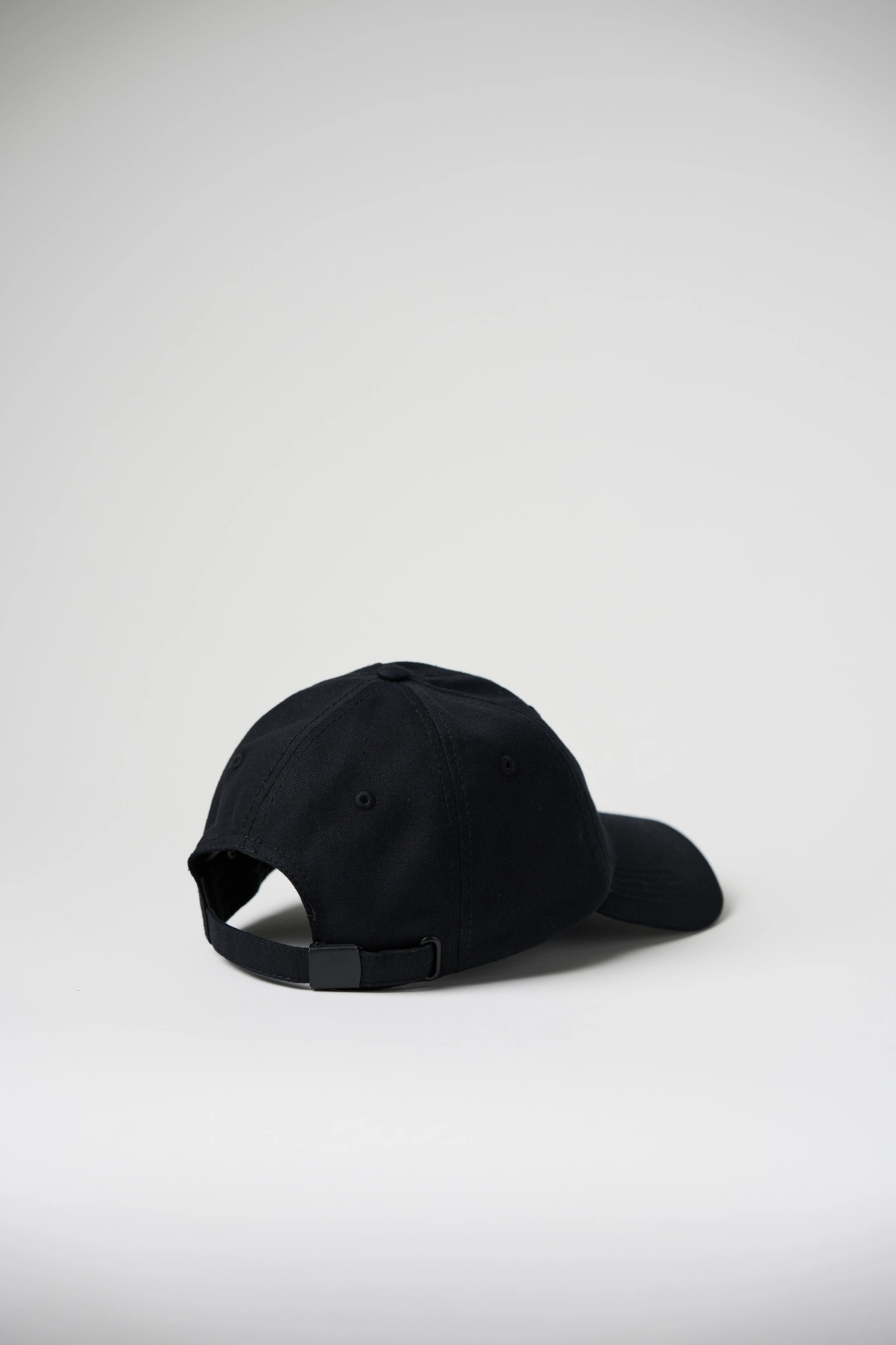 MMS_Store_czapkazdaszkiem_cze 10 2026043.jpg