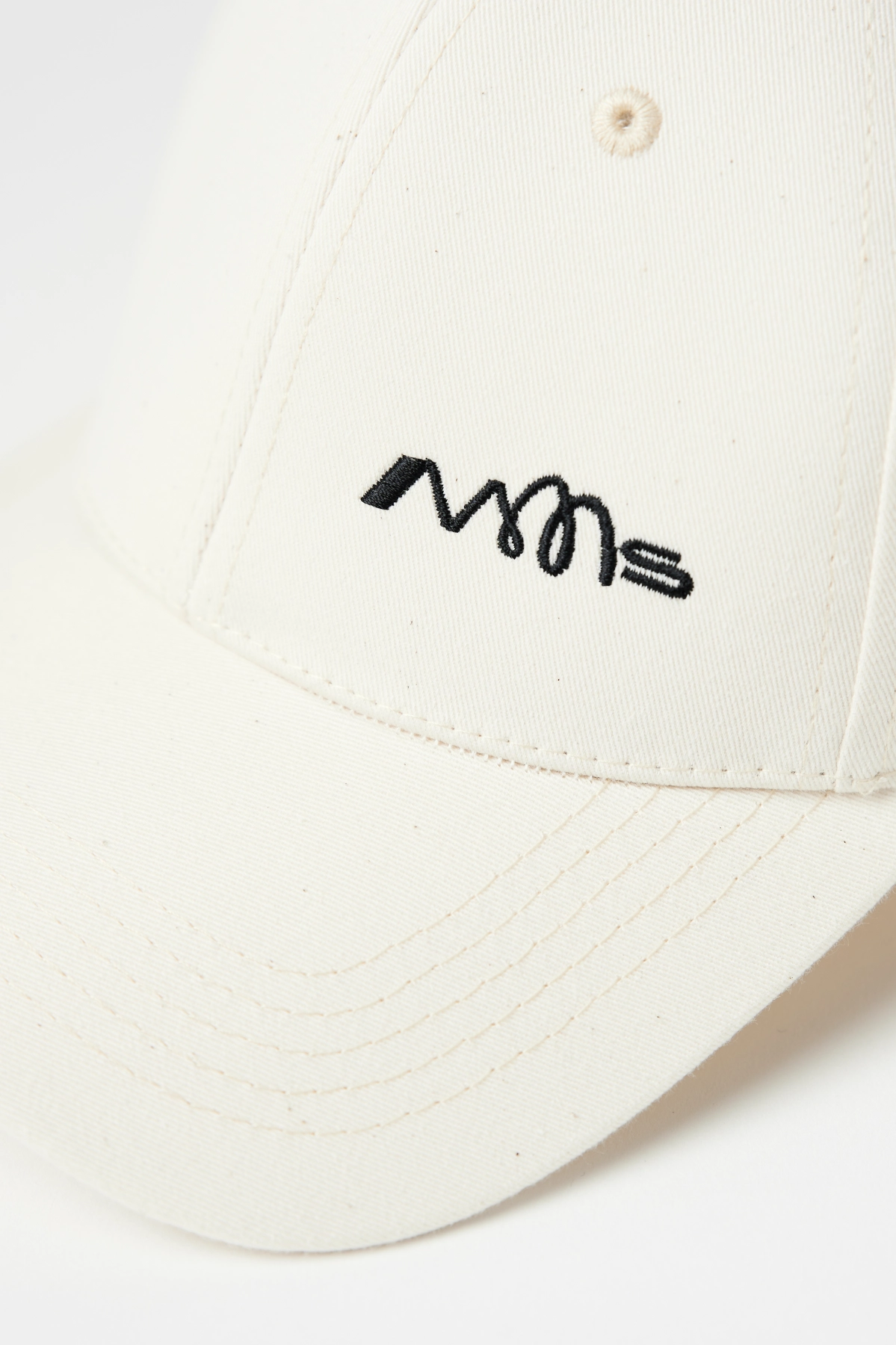 MMS_Store_czapkazdaszkiem_cze 10 2026047.jpg