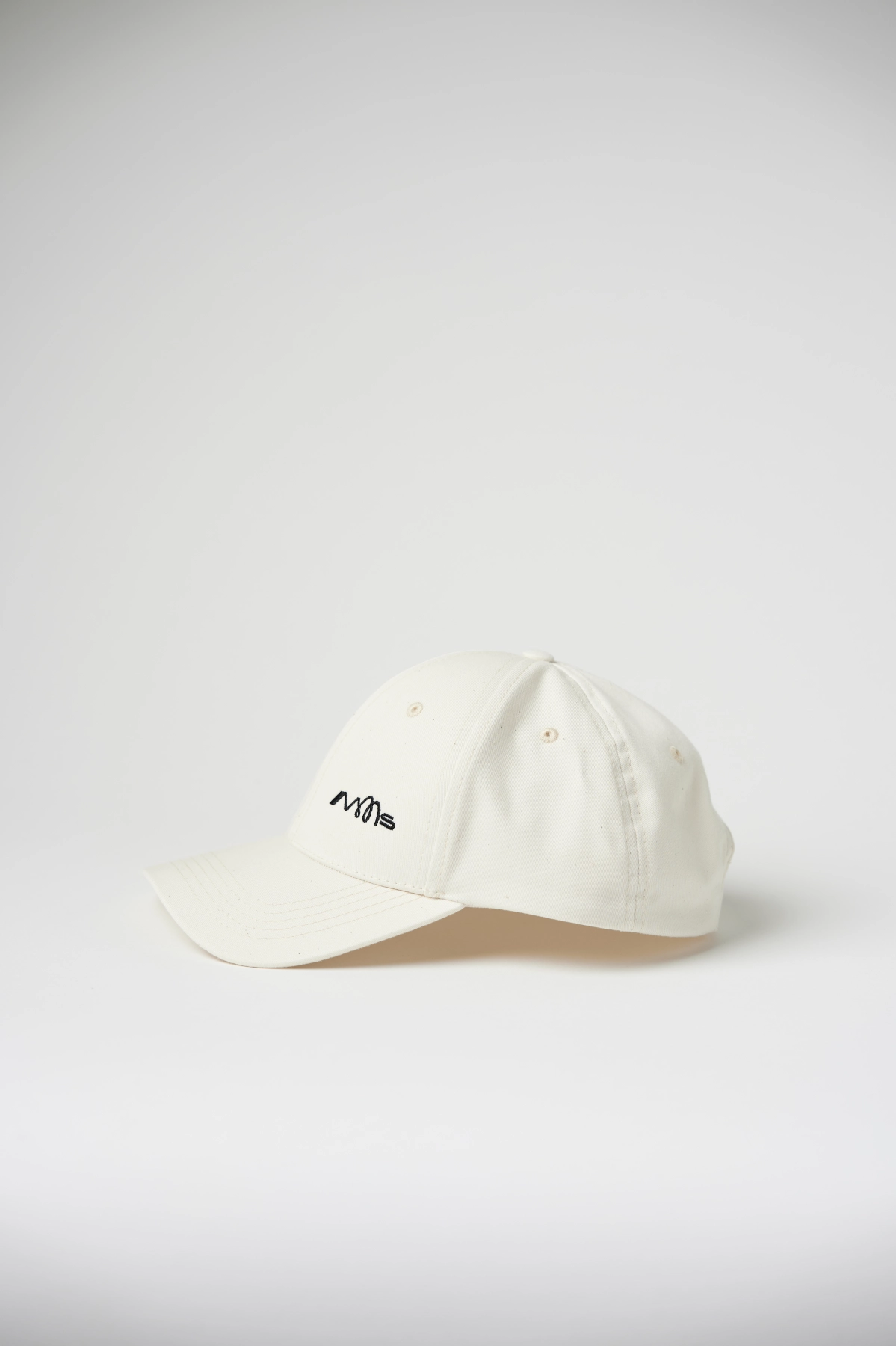 MMS_Store_czapkazdaszkiem_cze 10 2026041.jpg