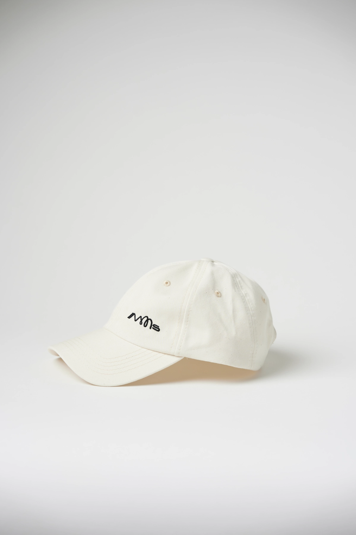 MMS_Store_czapkazdaszkiem_cze 10 2026042.jpg